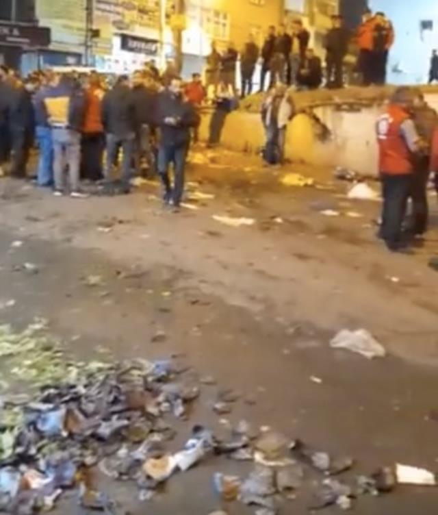 Avcılar Belediye Başkanı Turan Hançerli grev yapan işçilerle tartıştı: Kes lan sesini Avcılar Belediye Başkanı Turan Hançerli grev yapan işçilerle tartıştı: Kes lan sesini