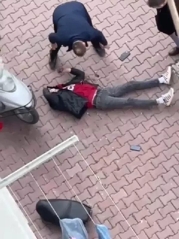 ANNESİYLE TARTIŞAN KARDEŞİNİ BUJİ ANAHTARIYLA DARBETTİ