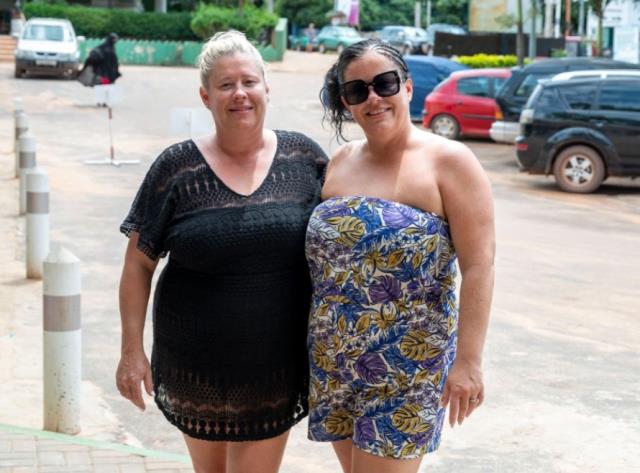 Genç erkek arayan yaşlı kadınların akın ettiği ülke! Gazetede çarşaf çarşaf fotoğrafları yayınlandı