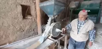 52 yıldır bulgur değirmeni işleten yaşlı adam günlük 800 lira kazanıyor