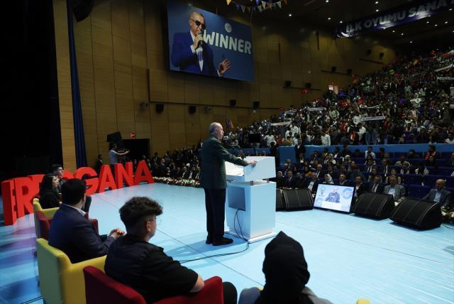 Cumhurbaşkanı Erdoğan'ın Diyarbakır'da gençlerle buluşmasında dikkat çeken detay! Rakiplerine böyle mesaj gönderdi Cumhurbaşkanı Erdoğan'ın Diyarbakır'da gençlerle buluşmasında dikkat çeken detay! Rakiplerine böyle mesaj gönderdi