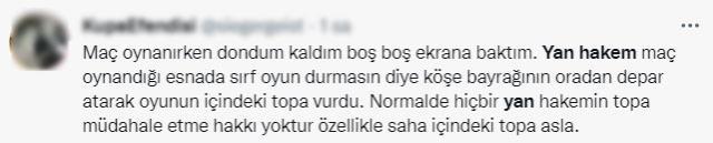 Herkes Galatasaray'ın maçı oynanırken yan hakemin sahaya girip yaptığı hareketi konuşuyor