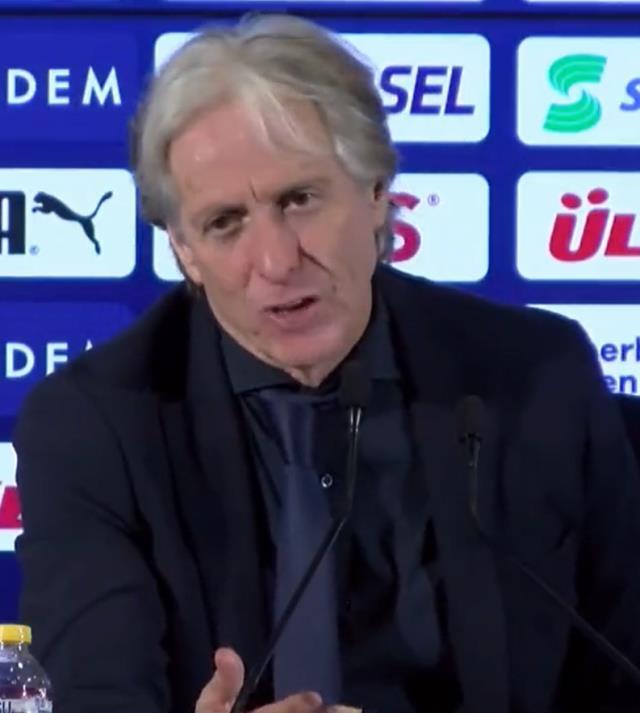 Kravatının sırrı sorulan Jorge Jesus, verdiği cevapla gazetecileri mest etti