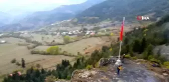 Oba köyünün bayrak aşkı