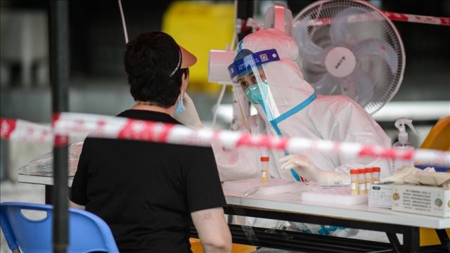Dünyanın en büyük iPhone üretim tesisinde koronavirüs alarmı! 300 bin kişi karantina altında