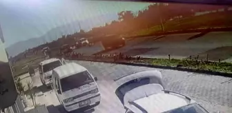 Motosiklet sürücüsünün ölümden döndüğü kaza kamerada