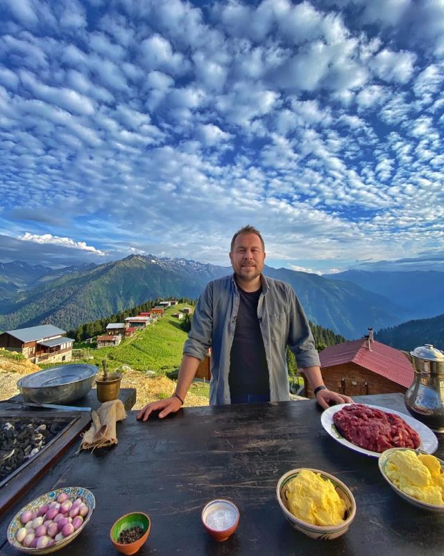 Cumhurbaşkanlığı'ndan ünlü şef Yunus Emre Akkor'a gastronomi ödülü