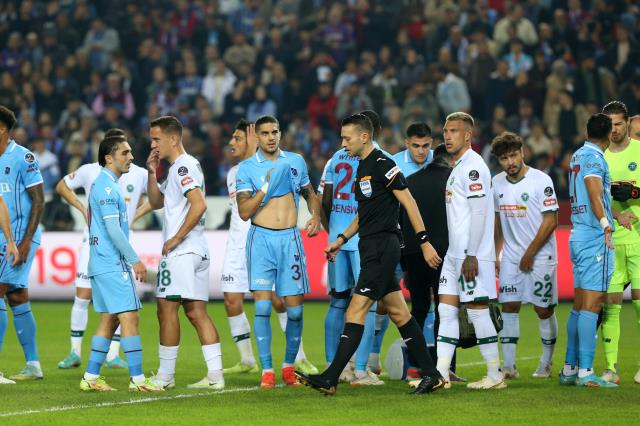 Fırtına zirveden uzaklaşıyor! Trabzonspor, Konyaspor karşısında 2 farklı üstünlüğü koruyamadı Fırtına zirveden uzaklaşıyor! Trabzonspor, Konyaspor karşısında 2 farklı üstünlüğü koruyamadı