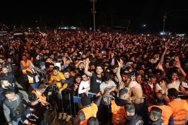 Harran'da konser veren Mustafa Sandal: 40 yıl hayal etsem böyle bir etkinlik olacağı aklıma gelmezdi