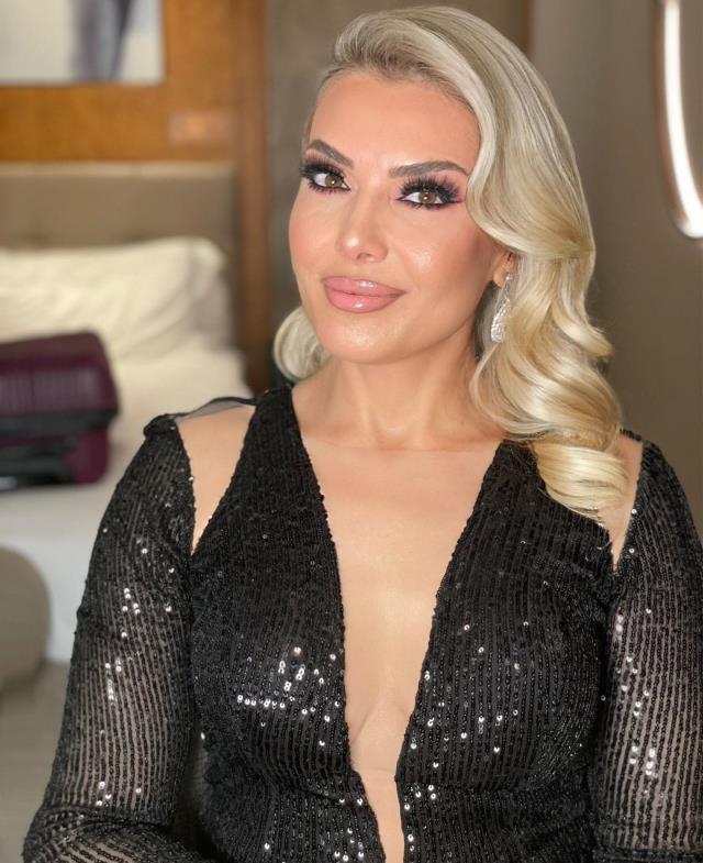 Şarkıcı Esra Özmen, eşiyle ilginç hikayesini anlattı: Rüyamda aşık oldum, doğaüstü bir olaydı Şarkıcı Esra Özmen, eşiyle ilginç hikayesini anlattı: Rüyamda aşık oldum, doğaüstü bir olaydı
