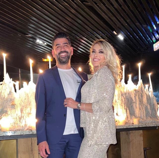 Şarkıcı Esra Özmen, eşiyle ilginç hikayesini anlattı: Rüyamda aşık oldum, doğaüstü bir olaydı Şarkıcı Esra Özmen, eşiyle ilginç hikayesini anlattı: Rüyamda aşık oldum, doğaüstü bir olaydı
