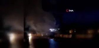 Bomba gibi patlayan elektrik panosu gecenin karanlığını aydınlattı...O anlar kameralara yansıdı