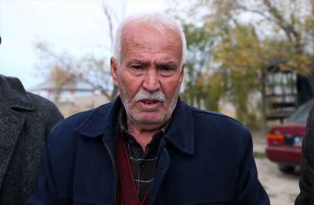 Kuduzdan ölen çocuğun sınıf arkadaşı konuştu: Köyümüzde çok köpek var, korkuyoruz ve toplanmalarını istiyoruz Kuduzdan ölen çocuğun sınıf arkadaşı konuştu: Köyümüzde çok köpek var, korkuyoruz ve toplanmalarını istiyoruz