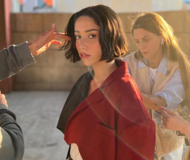 Zeynep Bastık'la fotoğraf çektirmek isteyen hayranı aldığı cevapla şaşkına döndü Zeynep Bastık'la fotoğraf çektirmek isteyen hayranı aldığı cevapla şaşkına döndü