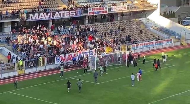 Galibiyete sevinen Karabük taraftarları bir anda ölümle burun buruna geldi Galibiyete sevinen Karabük taraftarları bir anda ölümle burun buruna geldi