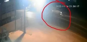 Hafif ticari araç karşı şeritten gelen motosikletle kafa kafaya böyle çarpıştı: 1'i ağır 2 kişi yaralı