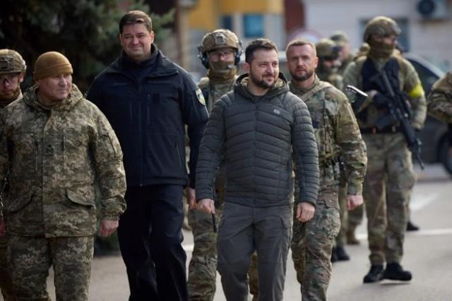 Zelenski, Rusya'dan geri alınan Herson'da bayrak törenine katıldı