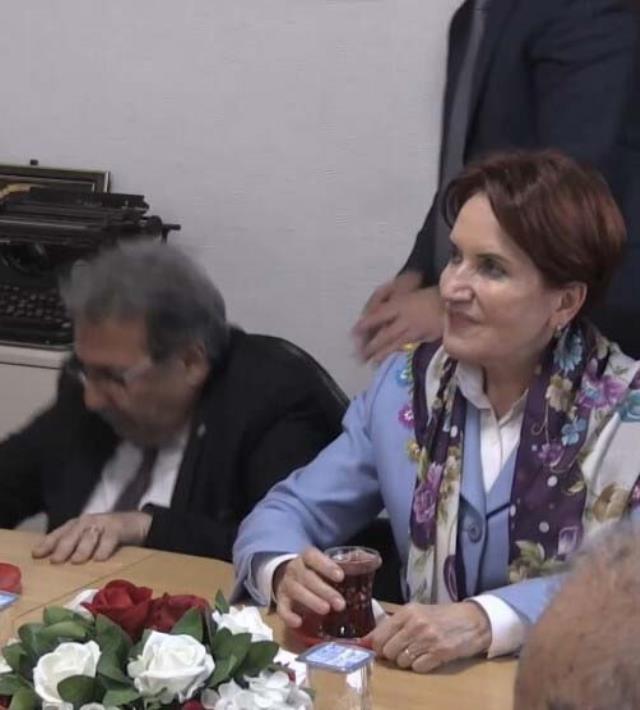 Akşener'in ziyaretine damga vuran an! Sandalye kırılınca yanındaki isim kendini yerde buldu