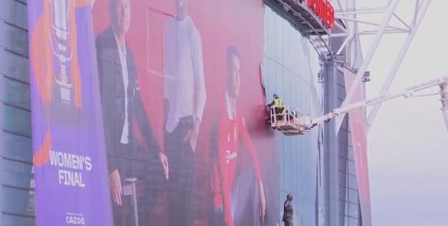 Manchester United'ın Ronaldo posterini kaldırması kıyameti kopartmıştı! Gerçek bambaşka çıktı