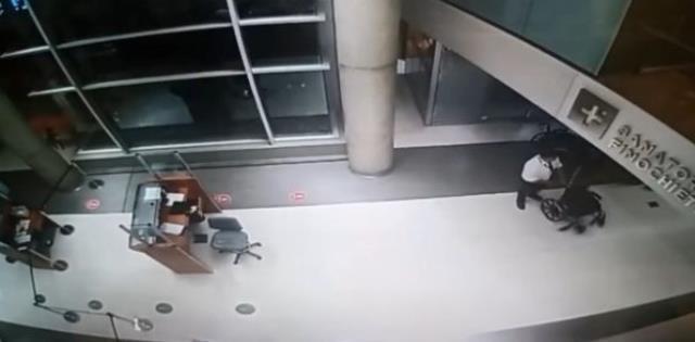 Yaşlı kadın doktorun odasına girdi bir daha çıkmadı! Kamera görüntülerini izleyen çalışanlar korkudan titredi