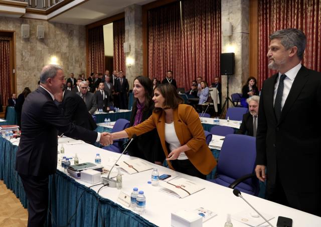 HDP'lilere tokalaşan Bakan Akar'ın Ahmet Kaya alıntısı görüşmelere damga vurdu