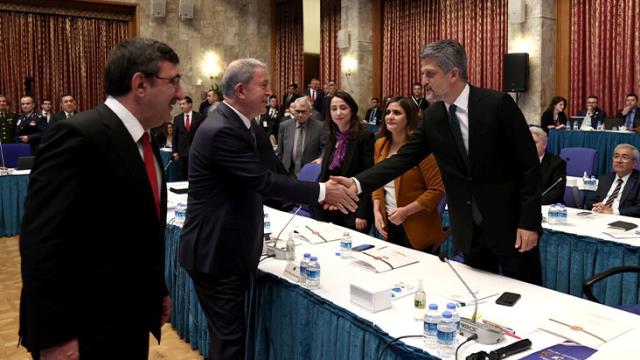 HDP'lilere tokalaşan Bakan Akar'ın Ahmet Kaya alıntısı görüşmelere damga vurdu