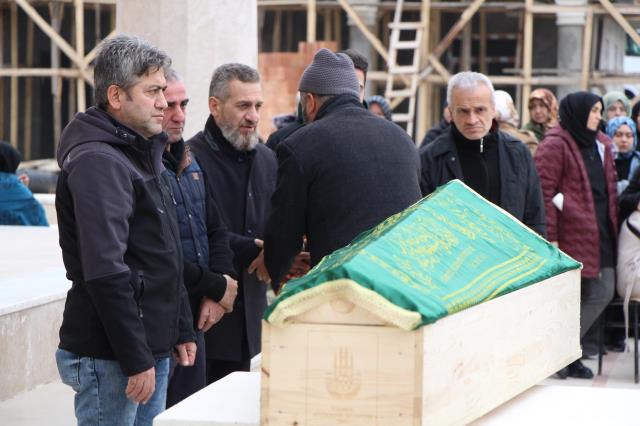 Amasya'da bıçaklanarak öldürülen gencin cenaze namazını imam babası kıldırdı