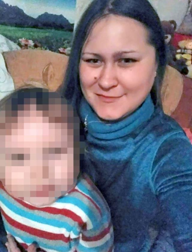 Böyle vicdansızlık görülmedi! 2 yaşındaki kızını dövüp buz gibi balkona attı, yetmedi o anları babaya gönderdi Böyle vicdansızlık görülmedi! 2 yaşındaki kızını dövüp buz gibi balkona attı, yetmedi o anları babaya gönderdi