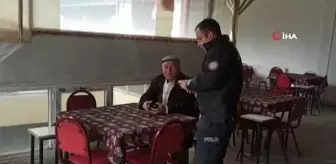 Kahvehanede sigara içerken polis denetimine yakalandı