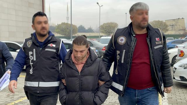 Ambulansta yakalanan sahte doktor serbest bırakıldı: Cahillik ettim, pişmanım Ambulansta yakalanan sahte doktor serbest bırakıldı: Cahillik ettim, pişmanım
