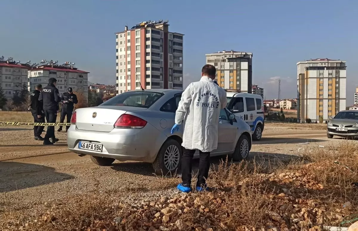 Park halindeki araçta ceset bulundu Son Dakika