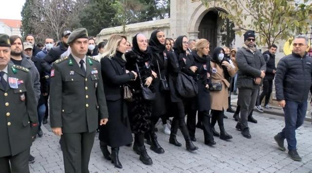 Özge Ulusoy'un acı günü: Babası Haydar Ulusoy, Üsküdar'da son yolculuğuna uğurlandı