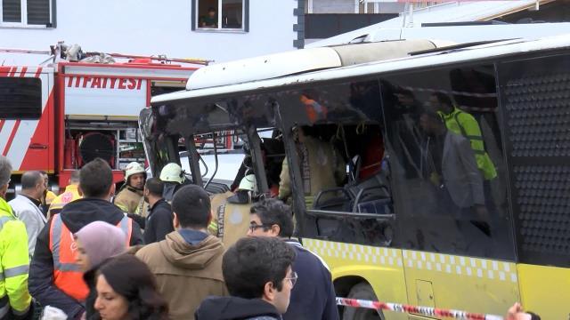 Son Dakika: İstanbul'da 33 kişinin yaralandığı kazada İETT otobüsüne çarpan tramvay vatmanı tutuklandı