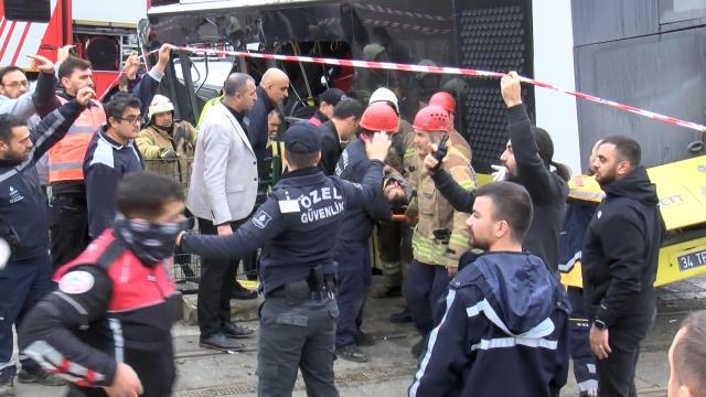 Son Dakika: İstanbul'da 33 kişinin yaralandığı kazada İETT otobüsüne çarpan tramvay vatmanı tutuklandı