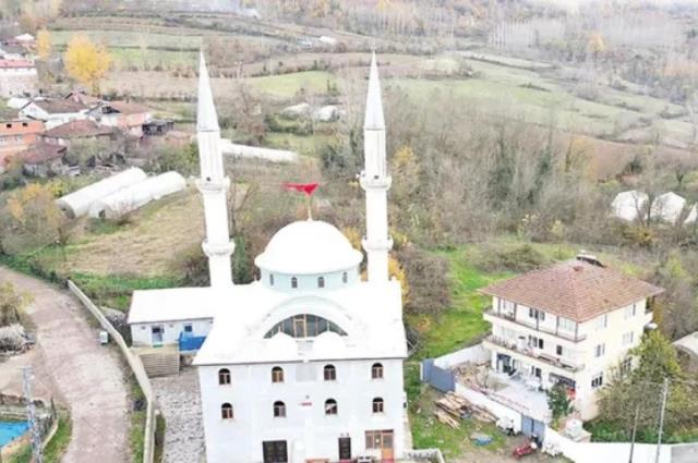 Karısını cami odasında başka kadınla aldattığı iddia edilen imam sessizliğini bozdu