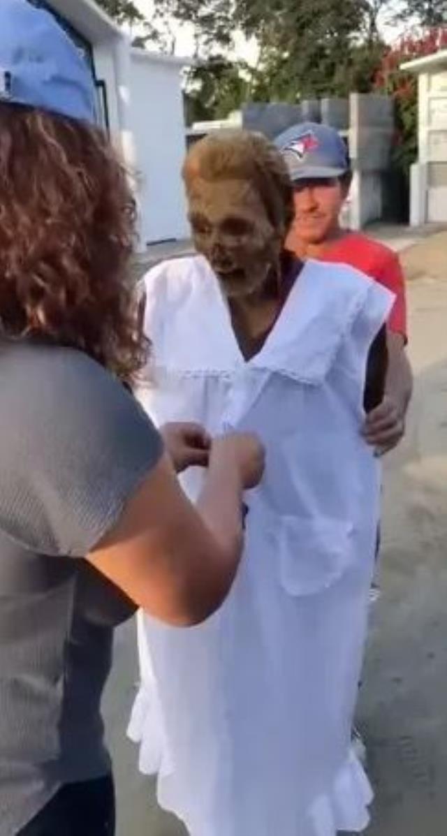 Dünya bu olayı konuşuyor! Ölen kadını 10 yıl sonra mezarından çıkardılar, herkesin ağzı açık kaldı Dünya bu olayı konuşuyor! Ölen kadını 10 yıl sonra mezarından çıkardılar, herkesin ağzı açık kaldı