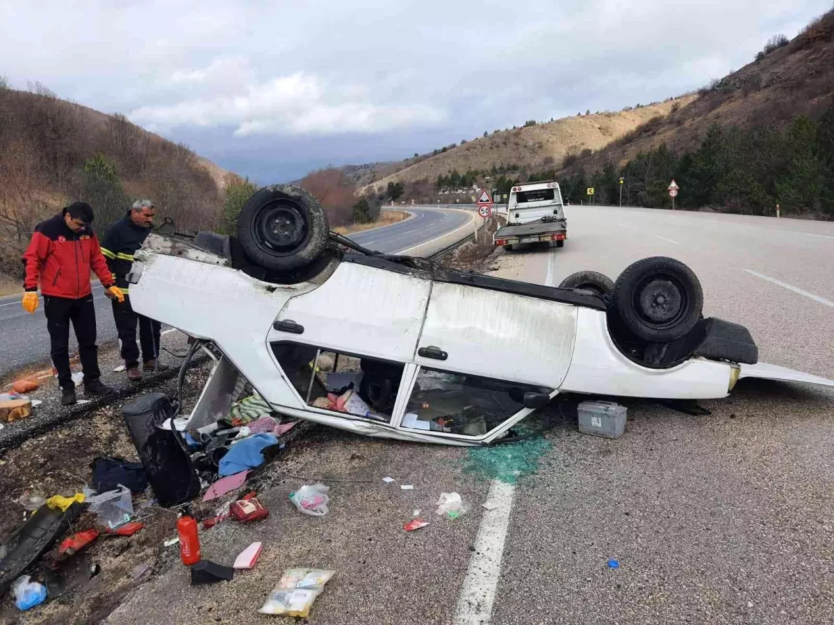 Takla atan otomobil hurdaya döndü 3 yaralı Son Dakika