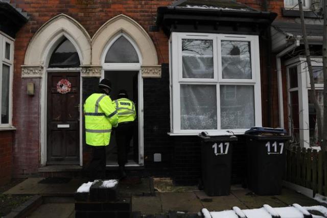 Evin arka bahçesinde kazı yapan yetkililer, toprağın içinde korkunç bir manzarayla karşılaştı Evin arka bahçesinde kazı yapan yetkililer, toprağın içinde korkunç bir manzarayla karşılaştı