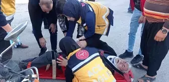 Otomobil motosikletle çarpıştı, yaralı sürücü acı çekerek yardım istedi