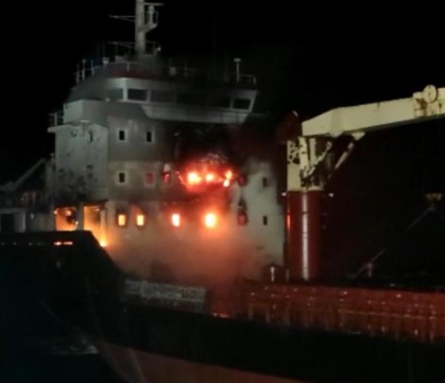 Sinop açıklarında 17 personelin bulunduğu kuru yük gemisinde yangın çıktı: 10'u ağır 16 yaralı, kaptan kayıp