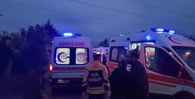 Tarım işçilerini taşıyan midibüs devrildi, 14 kişi yaralandı