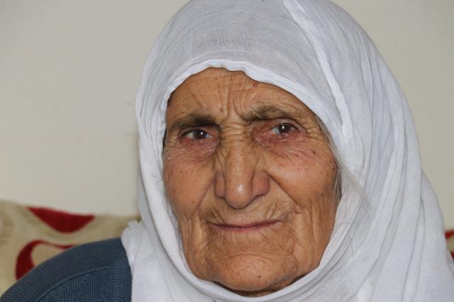 Van'da 110 yaşındaki Hazal nine uzun yaşamın sırtını anlattı: Süt ürünleriyle besleniyor, et yemiyor
