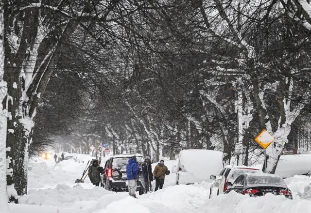 ABD'de hayatı kabusa çeviren kar fırtınasında can kaybı 65'e yükseldi, birçok kentte yağma olayları başladı