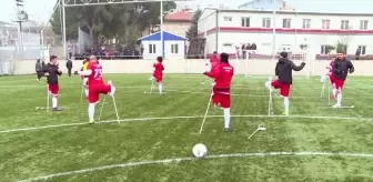Ampute futbolcular, başarılarıyla toplumun engelli bireylere önyargılarını yıkıyor