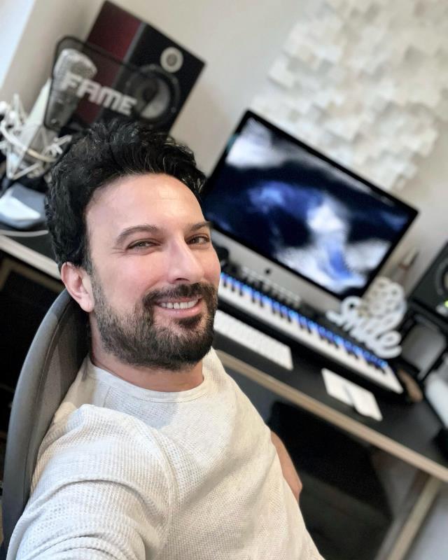 Kariyerinin 30.yılını kutlayan Megastar Tarkan'dan duygusal paylaştım Kariyerinin 30.yılını kutlayan Megastar Tarkan'dan duygusal paylaştım