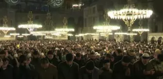 Diyanet İşleri Başkanı Erbaş, Ayasofya'da gençlerle sabah namazında buluştu (2)