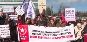 Cumhuriyet Kadınları Derneğinden, Vatan Partisi'nin HDP'nin kapatılması için başlattığı eyleme destek