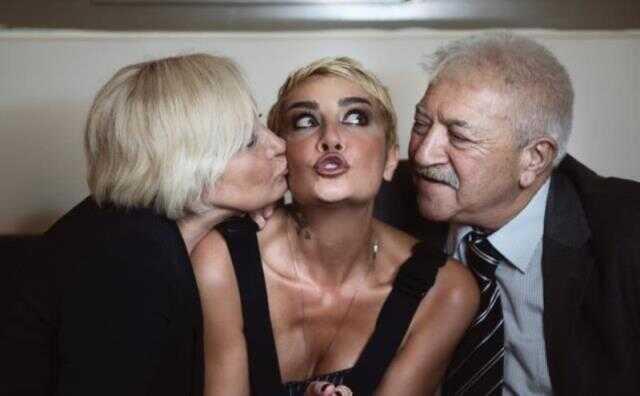 Babasının ölümüyle yıkılan Sıla Gençoğlu'ndan duygusal paylaşım