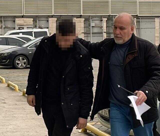 Okulda annesini öldüren çocuk tutuklandı, babasına ev hapsi Okulda annesini öldüren çocuk tutuklandı, babasına ev hapsi