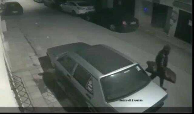 32 saniyede kapısını açtığı aracın 6 dakikada teyp ve ses sistemini çaldı